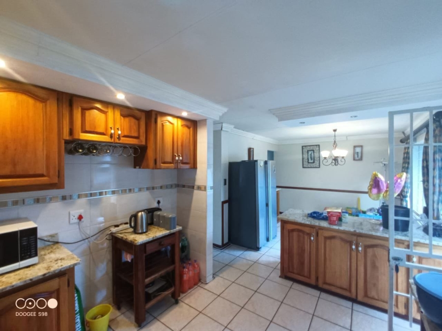 4 Bedroom Property for Sale in Langenhovenpark Free State